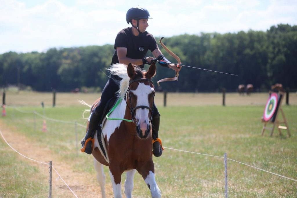 tir à l'arc à cheval